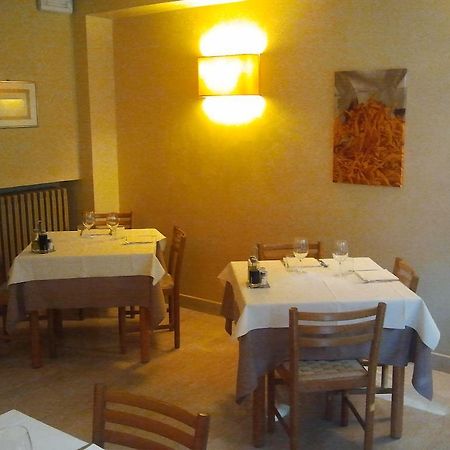 Dolcè Albergo Croce D'Oro מראה חיצוני תמונה