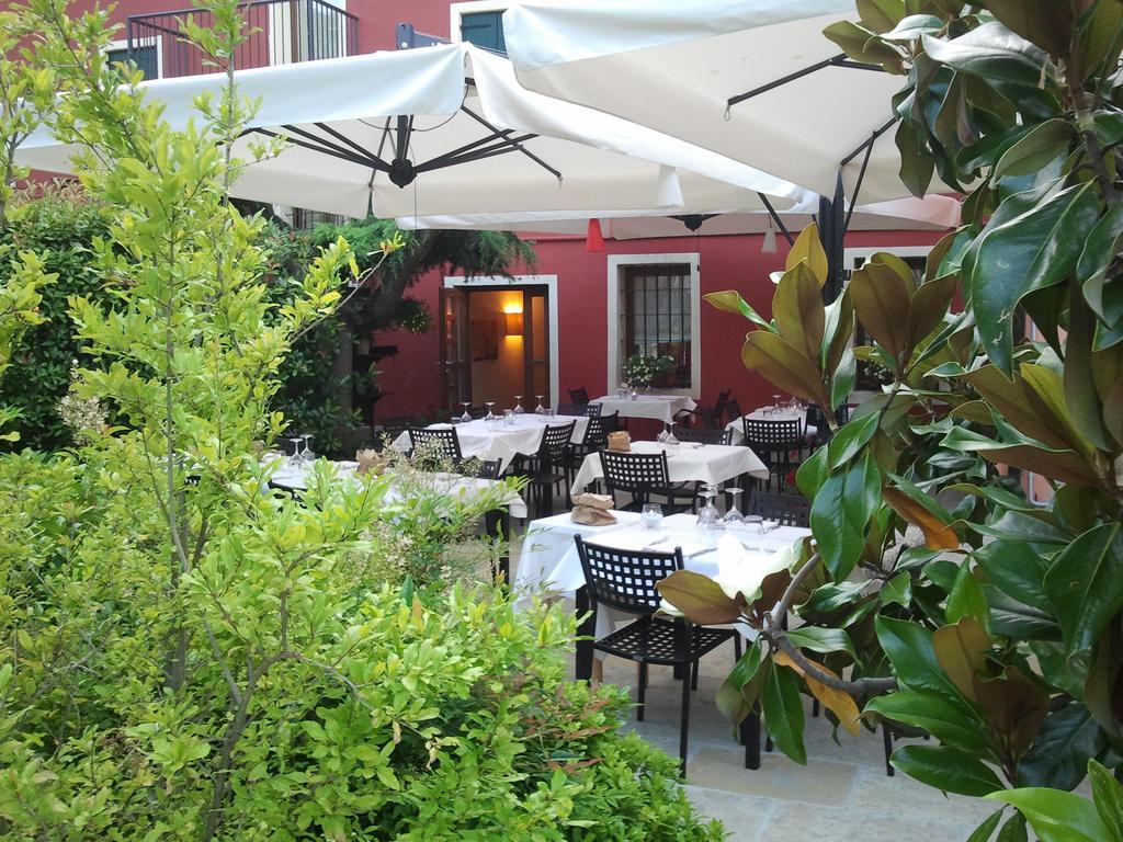 Dolcè Albergo Croce D'Oro מראה חיצוני תמונה