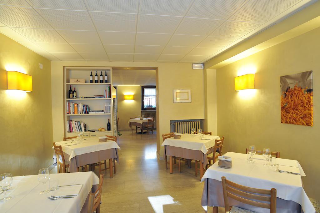 Dolcè Albergo Croce D'Oro מראה חיצוני תמונה